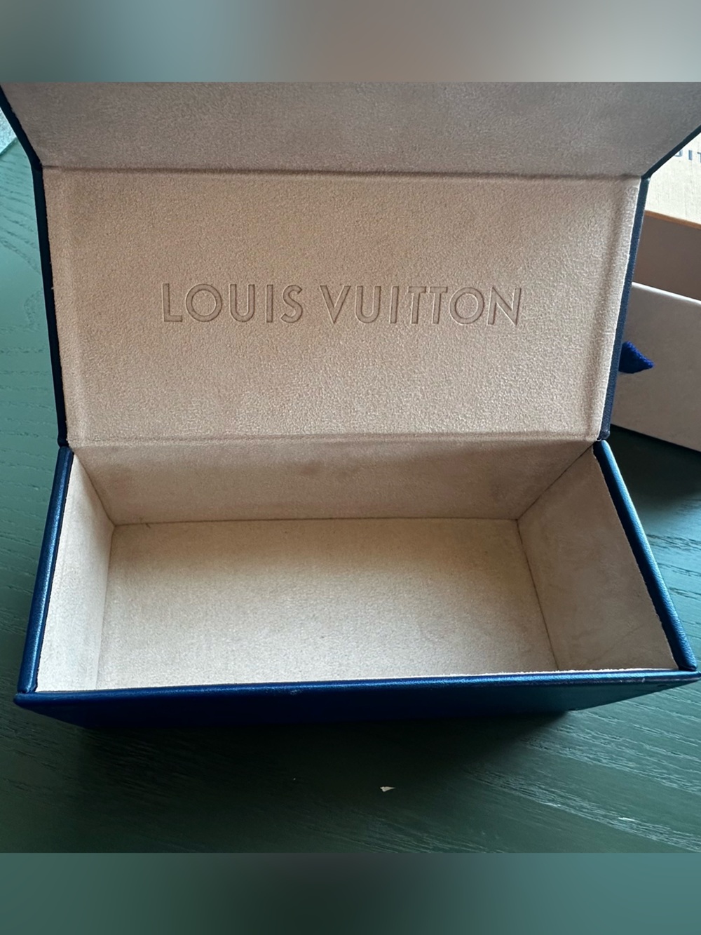 Louis Vuitton Box and Case for eye glasses/Sunglasses Unisex Case - Picture 6 of 11